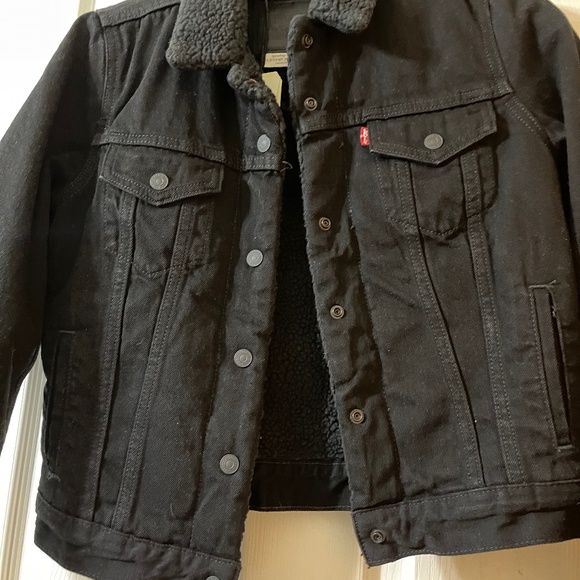 Levi’s black trucker jacket